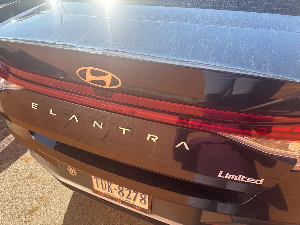 Hyundai Elantra photo 8