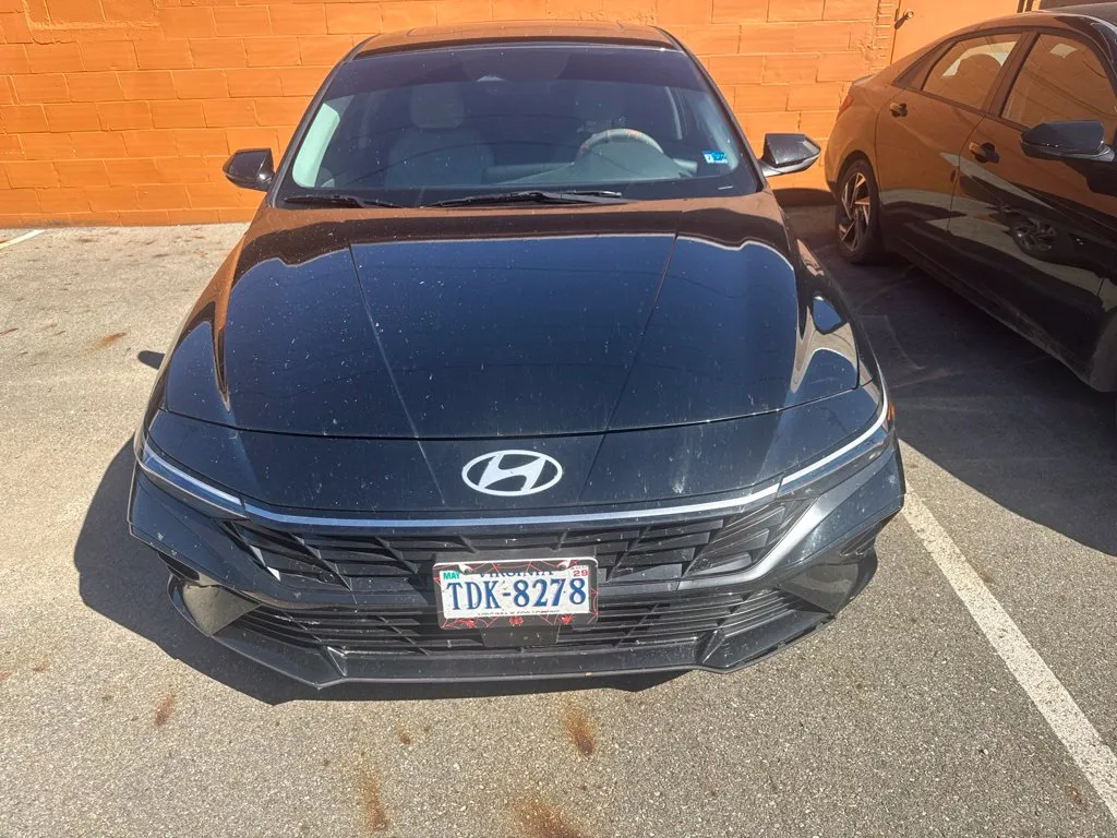 Hyundai Elantra photo 2