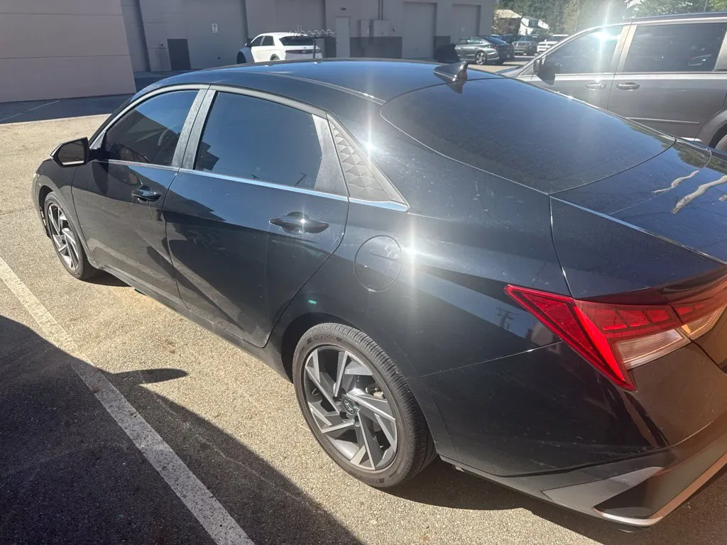 Hyundai Elantra photo 11