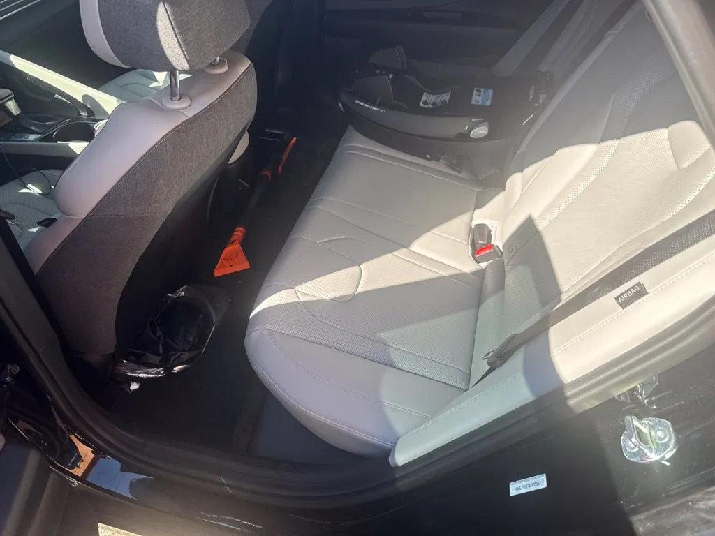 Hyundai Elantra photo 12