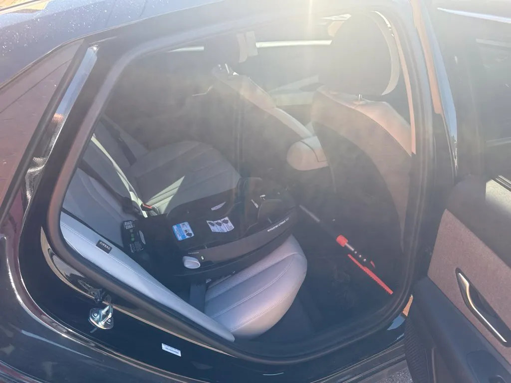 Hyundai Elantra photo 7