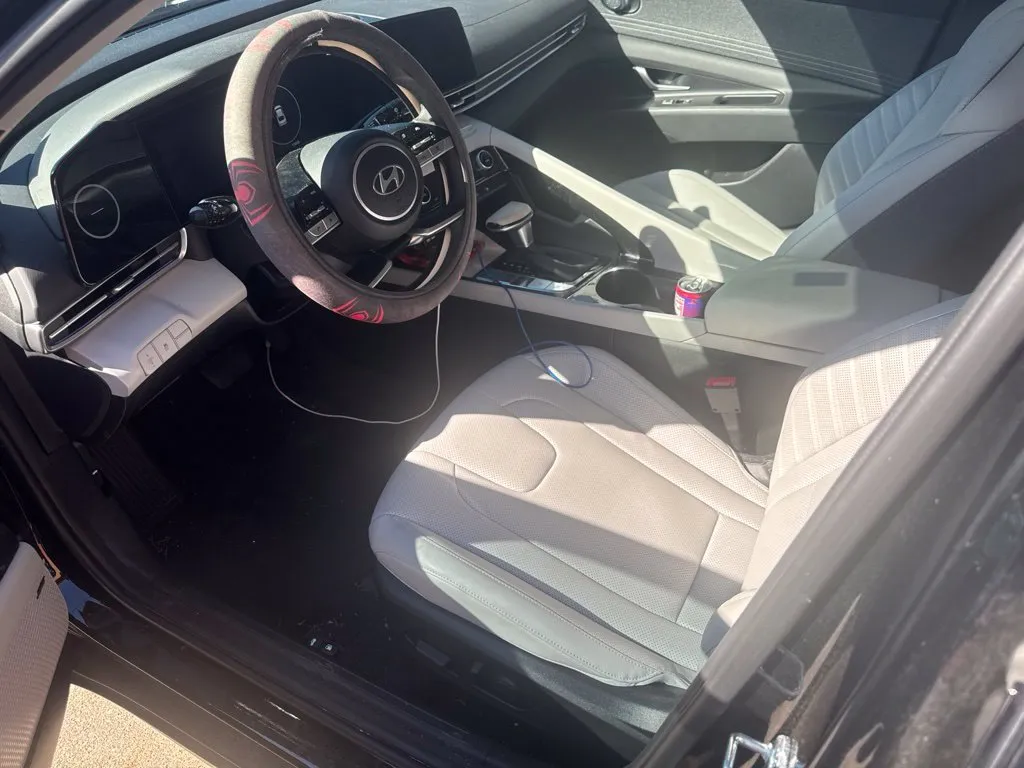 Hyundai Elantra photo 13