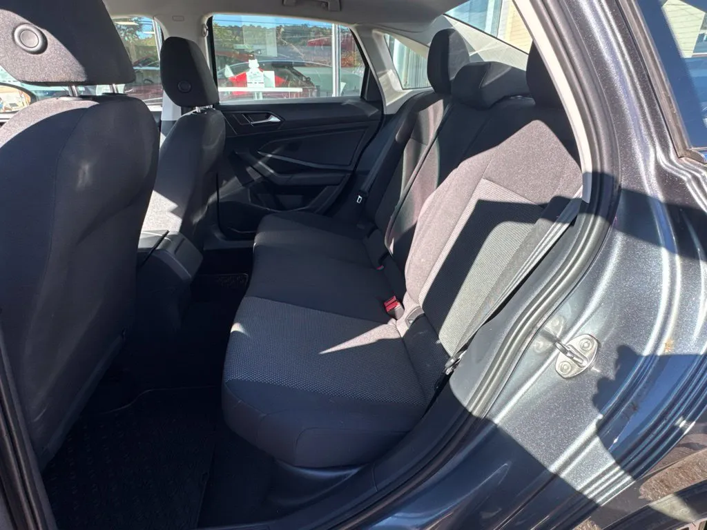 Volkswagen Jetta photo 8