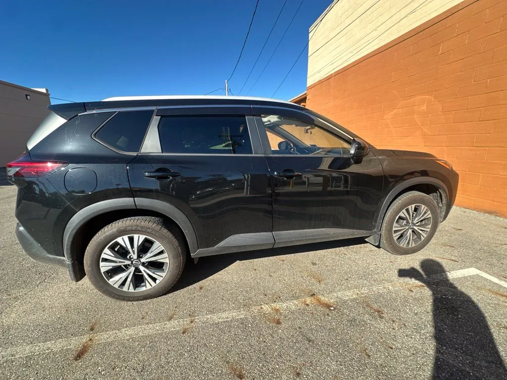 Nissan Rogue photo 2