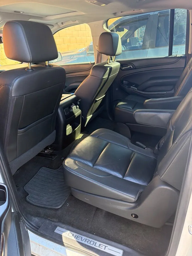 Chevrolet Suburban photo 8