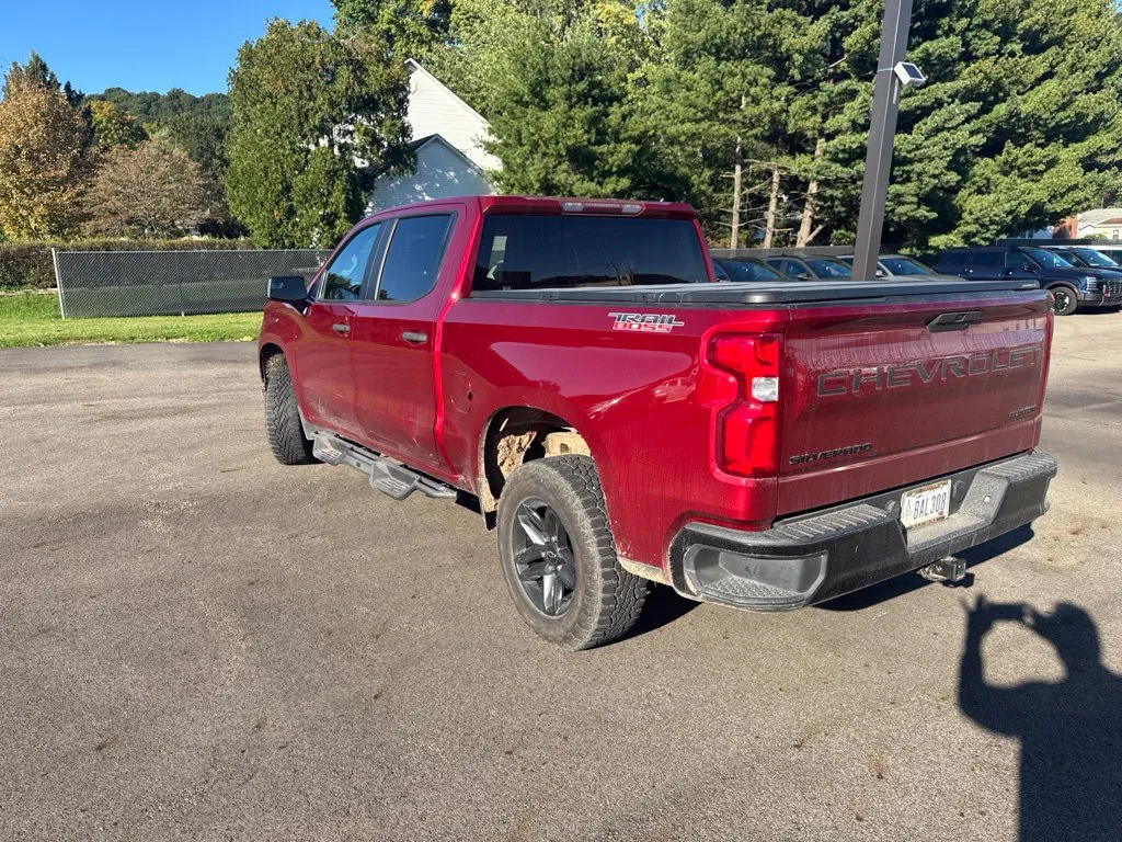 Chevrolet Silverado photo 3