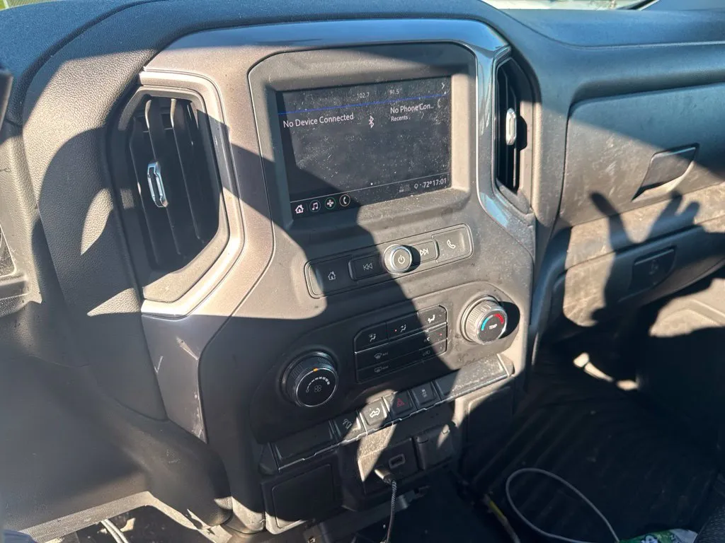 Chevrolet Silverado photo 14