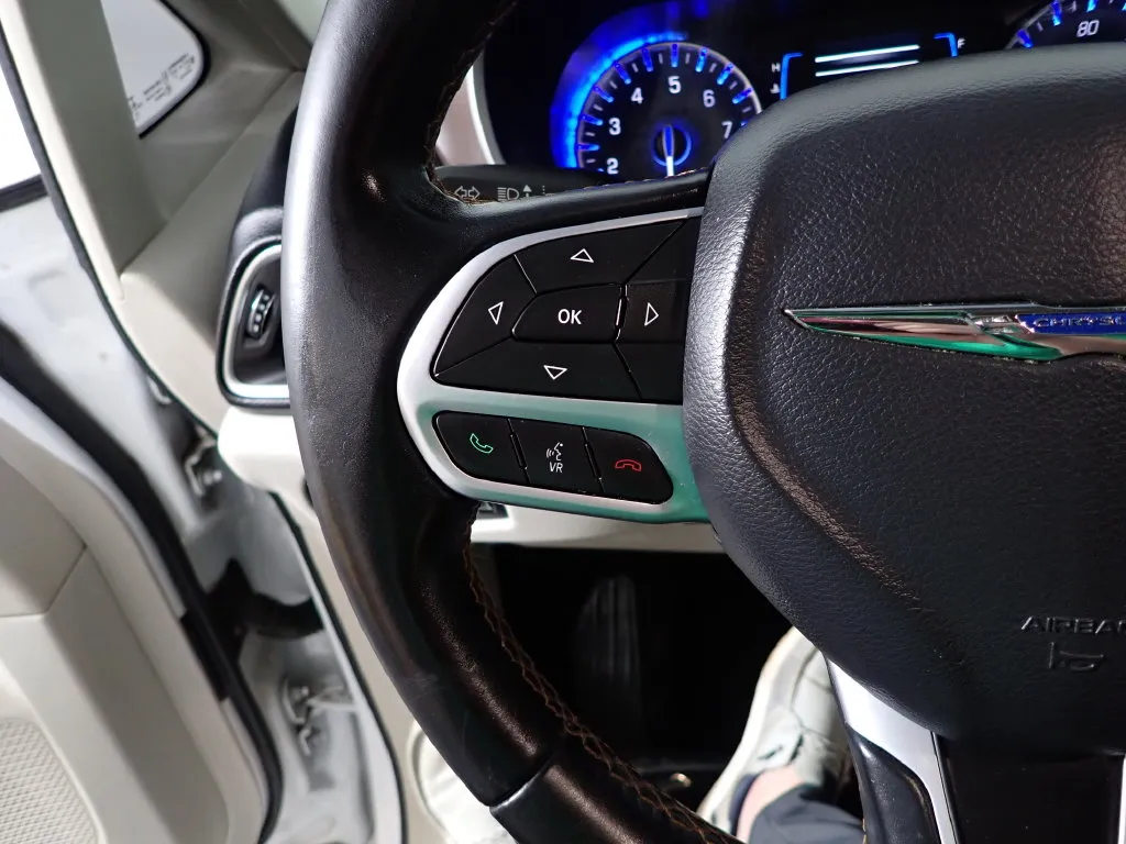 Chrysler Pacifica photo 27