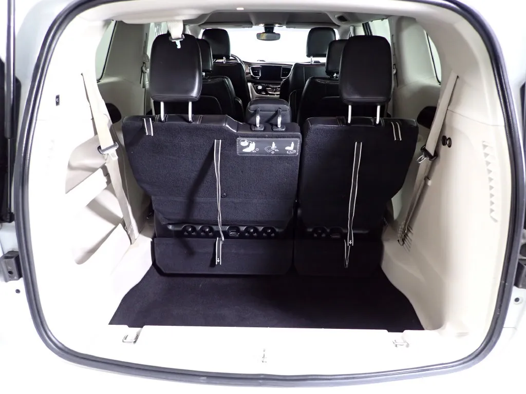 Chrysler Pacifica photo 15
