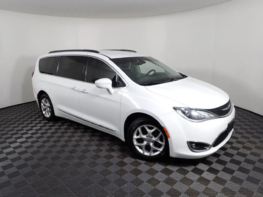 Chrysler Pacifica photo 7