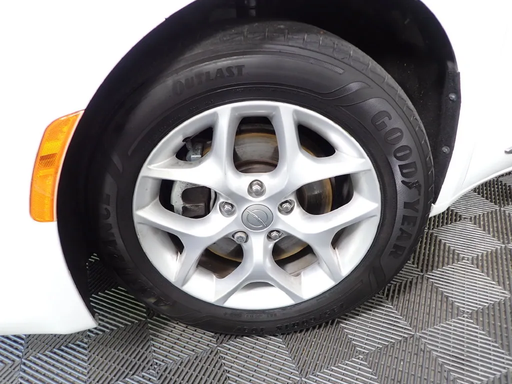 Chrysler Pacifica photo 38