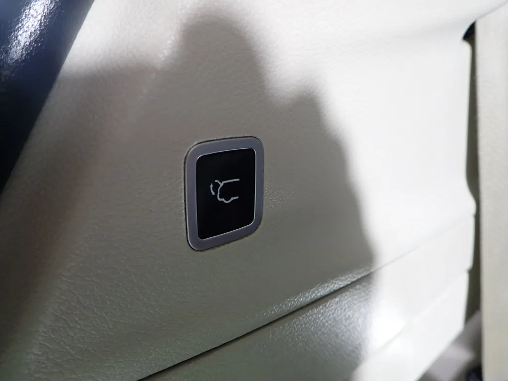 Chrysler Pacifica photo 16
