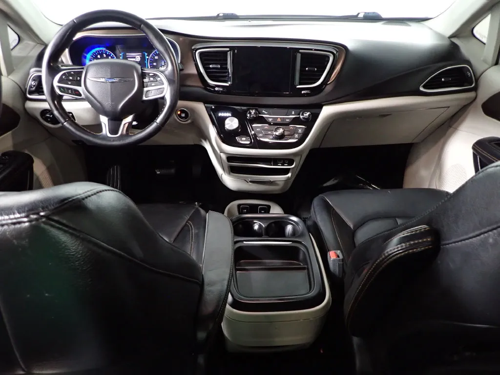 Chrysler Pacifica photo 31