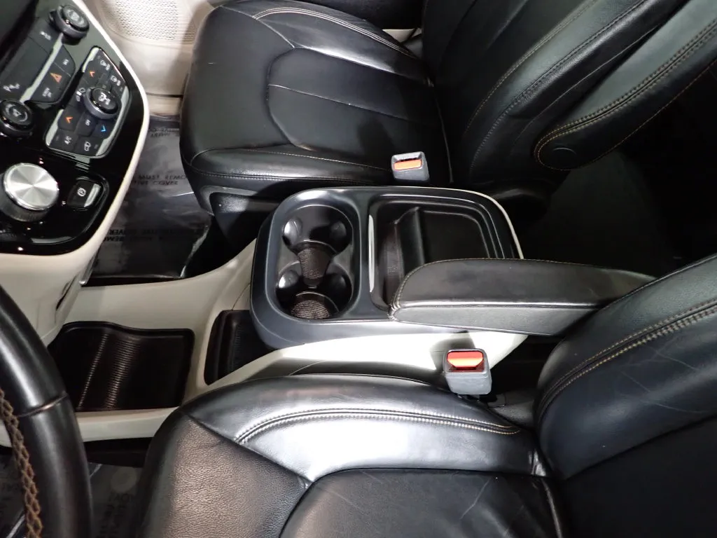 Chrysler Pacifica photo 30