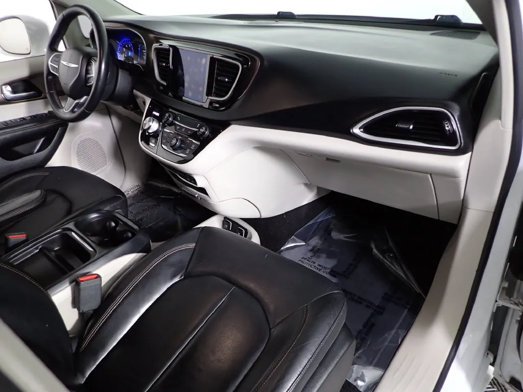 Chrysler Pacifica photo 37