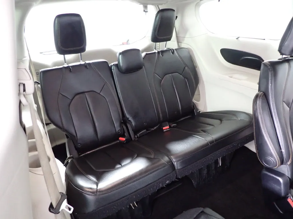 Chrysler Pacifica photo 34