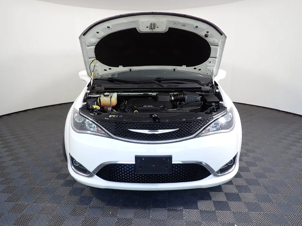 Chrysler Pacifica photo 39