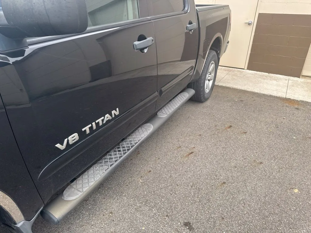 Nissan Titan photo 11