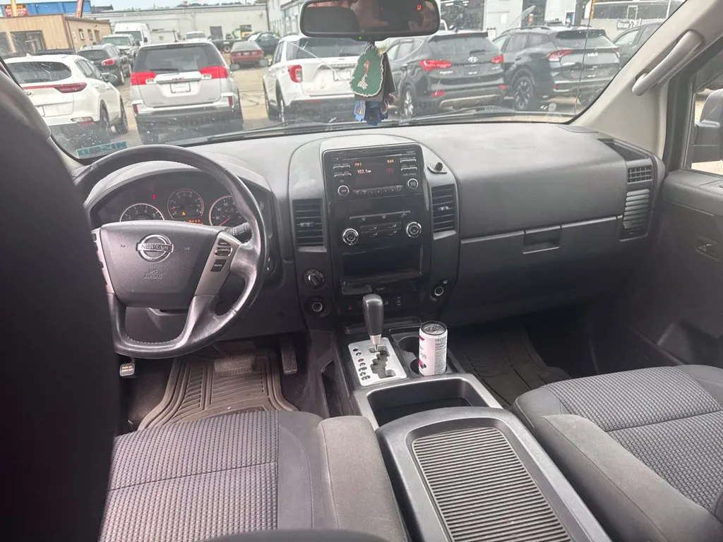 Nissan Titan photo 8