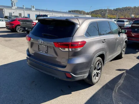 More photos of 2019 Toyota Highlander LE at Don Wood Hyundai, OH