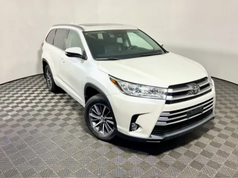 More photos of 2017 Toyota Highlander XLE at Don Wood Hyundai, OH