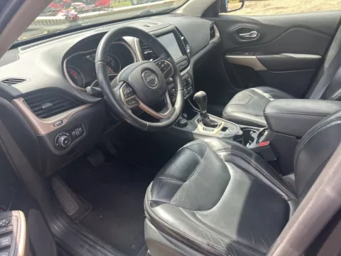 More photos of 2017 Jeep Cherokee Limited at Don Wood Hyundai, OH
