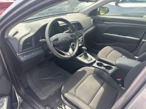 More photos of 2019 Hyundai Elantra SE at Don Wood Hyundai, OH