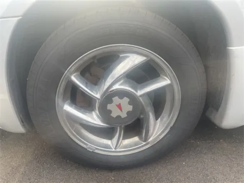 More photos of 2000 Pontiac Bonneville SSEi at Don Wood Hyundai, OH