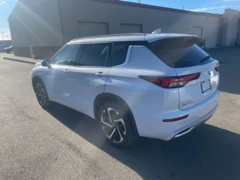 More photos of 2023 Mitsubishi Outlander SEL at Don Wood Hyundai, OH