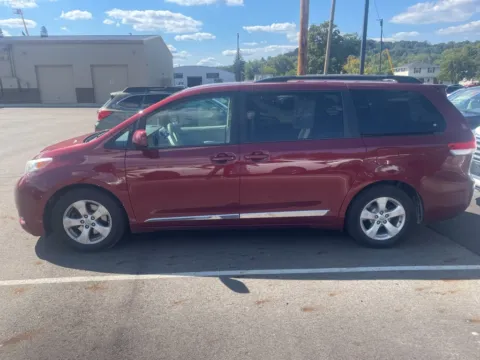 More photos of 2014 Toyota Sienna LE at Don Wood Hyundai, OH