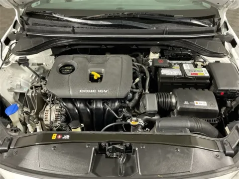 More photos of 2017 Hyundai Elantra SE at Don Wood Hyundai, OH