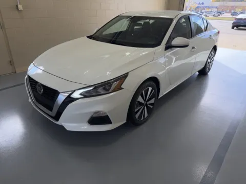 Another view of 2022 Nissan Altima 2.5 SV for sale in Athens, OH at Don Wood Hyundai
