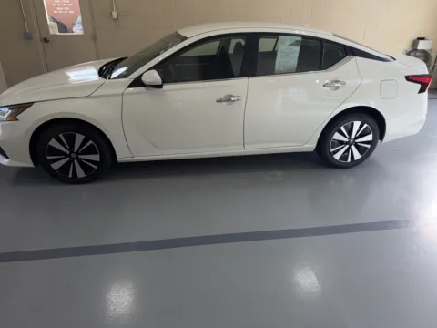 More photos of 2022 Nissan Altima 2.5 SV at Don Wood Hyundai, OH