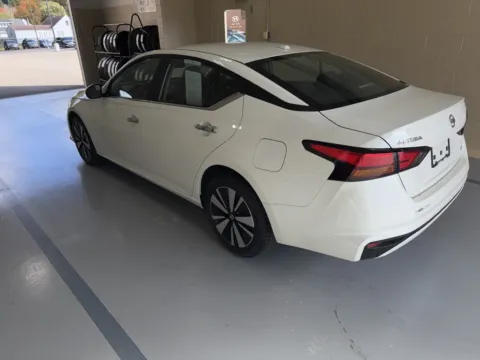 More photos of 2022 Nissan Altima 2.5 SV at Don Wood Hyundai, OH
