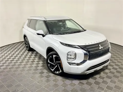 More photos of 2023 Mitsubishi Outlander SEL at Don Wood Hyundai, OH