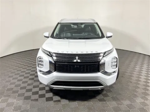 More photos of 2023 Mitsubishi Outlander SEL at Don Wood Hyundai, OH