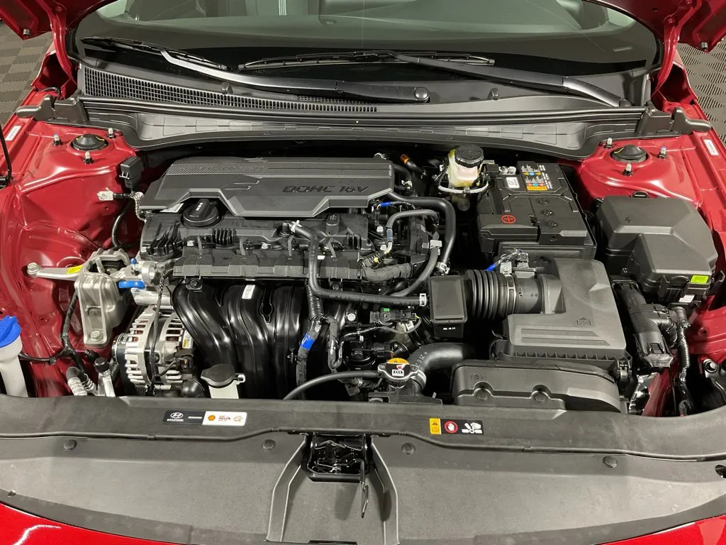 Hyundai Elantra photo 8