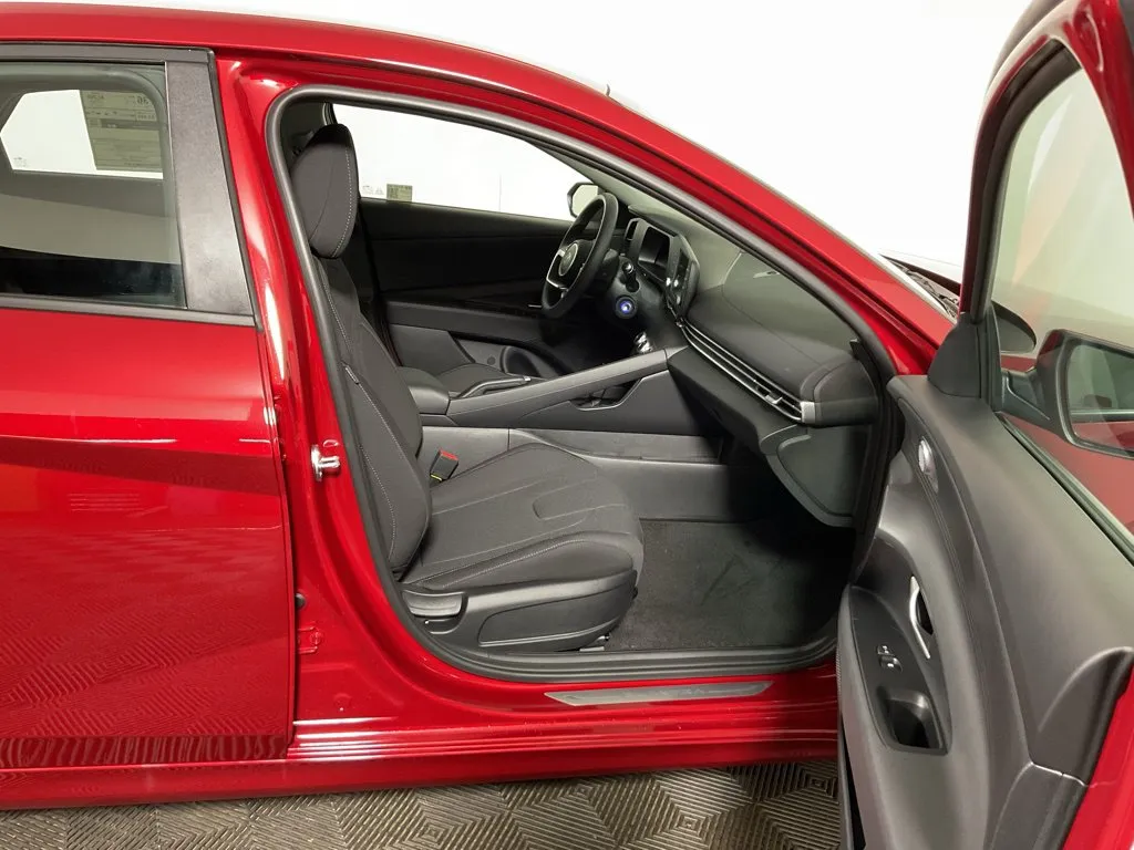 Hyundai Elantra photo 37