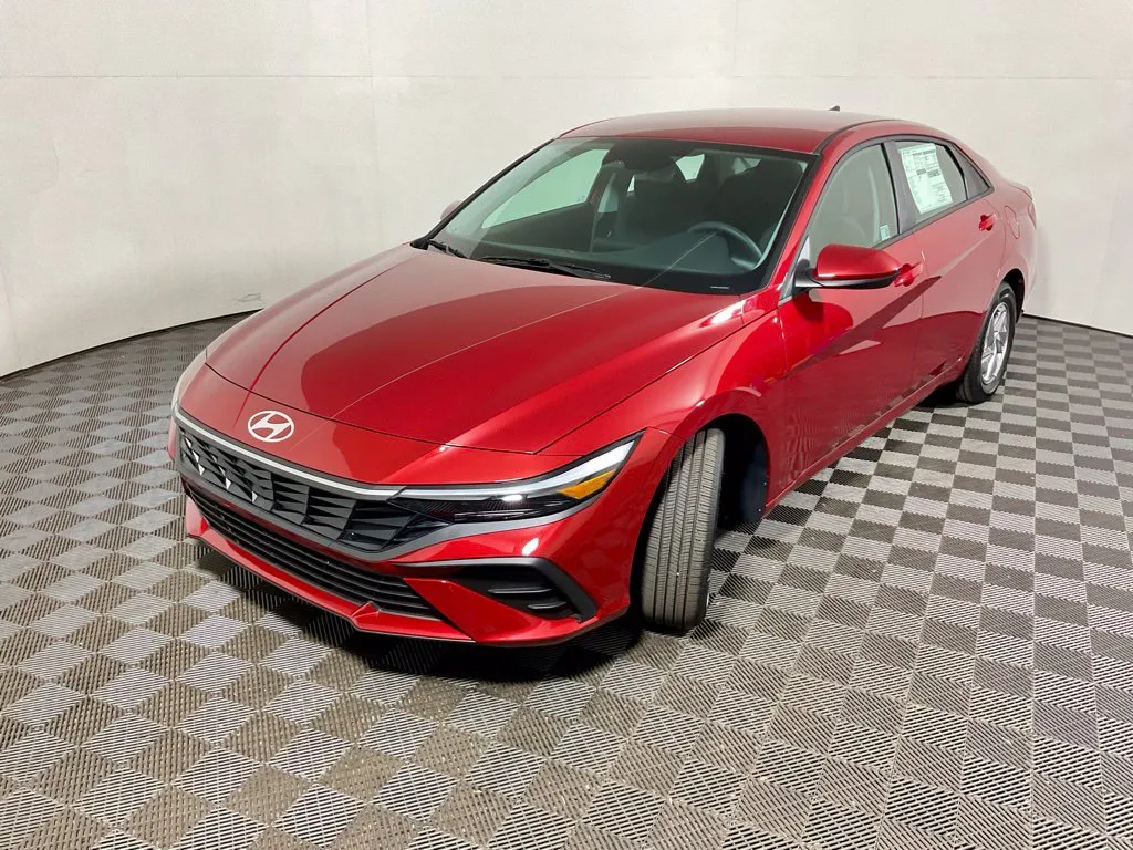 Hyundai Elantra photo 11