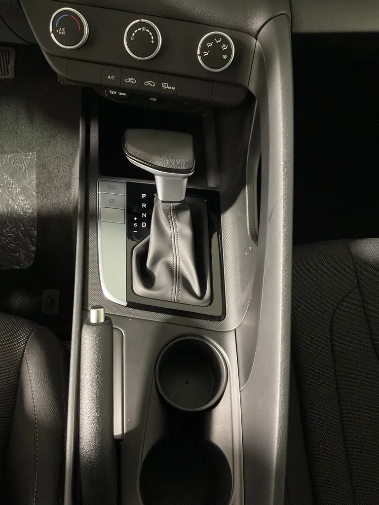 Hyundai Elantra photo 30