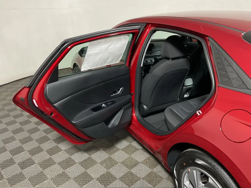Hyundai Elantra photo 32