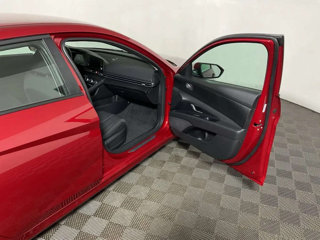 Hyundai Elantra photo 36