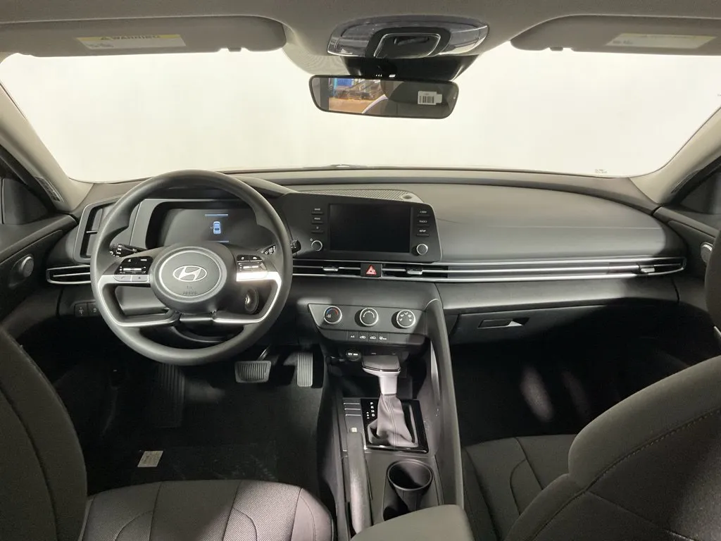 Hyundai Elantra photo 23