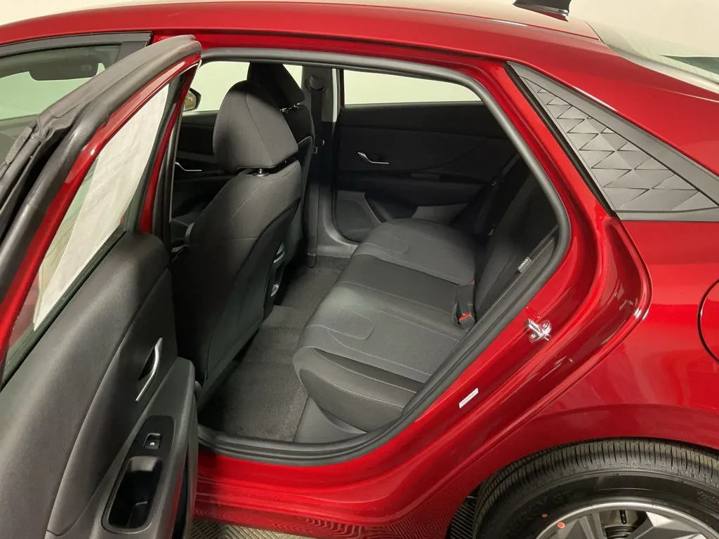 Hyundai Elantra photo 33