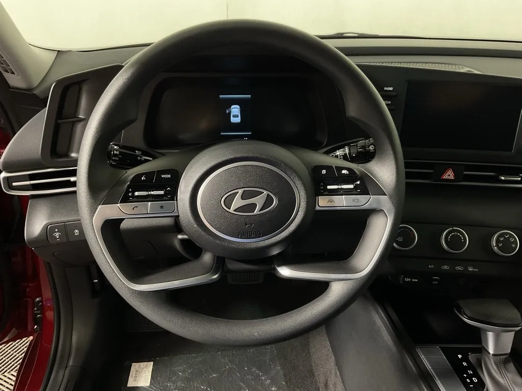 Hyundai Elantra photo 25