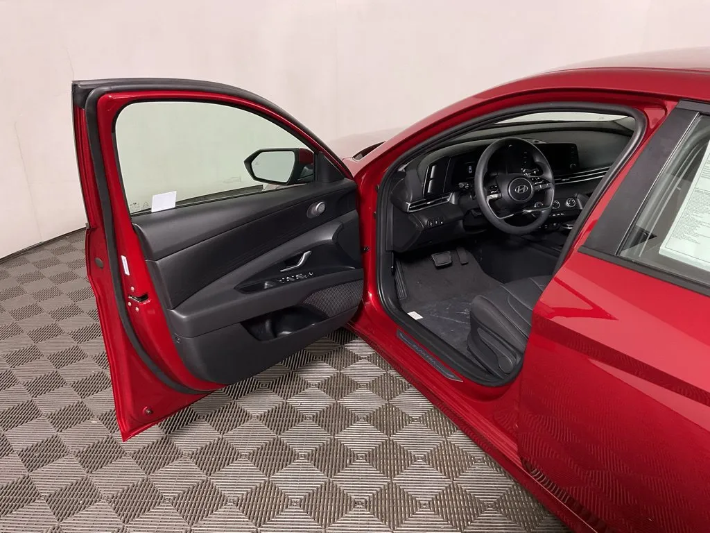 Hyundai Elantra photo 19