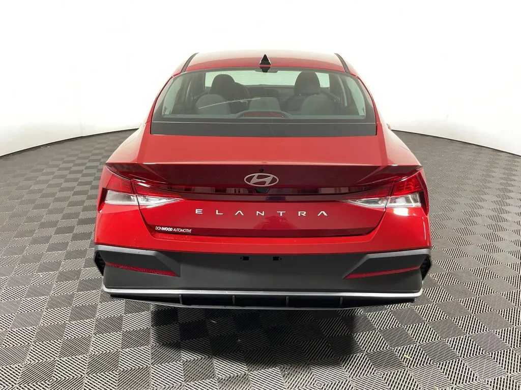 Hyundai Elantra photo 14