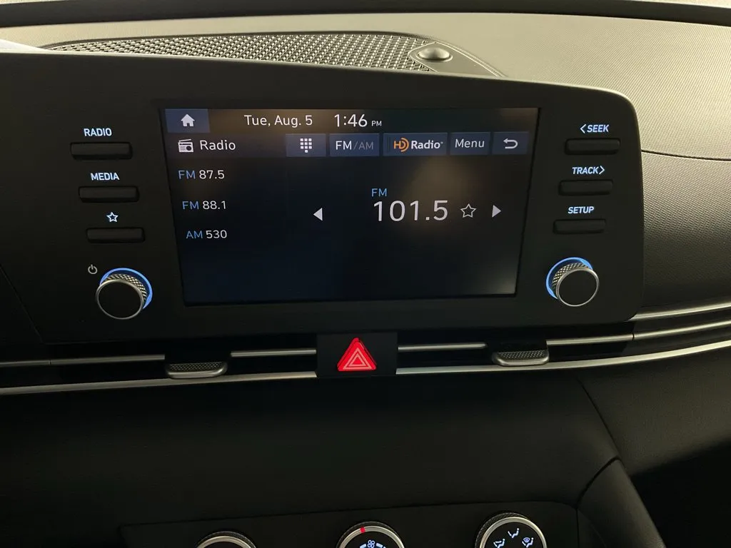 Hyundai Elantra photo 24