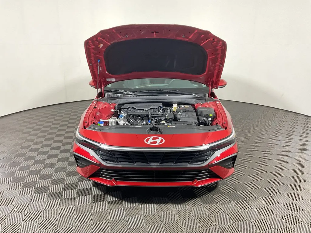 Hyundai Elantra photo 7