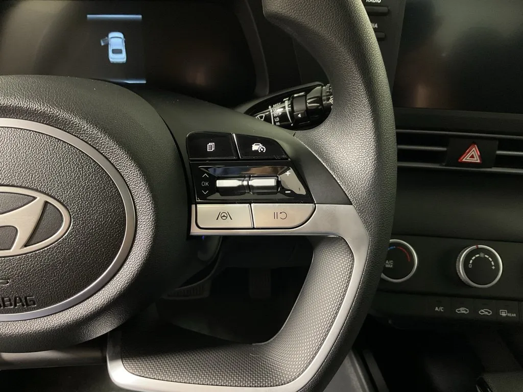 Hyundai Elantra photo 28